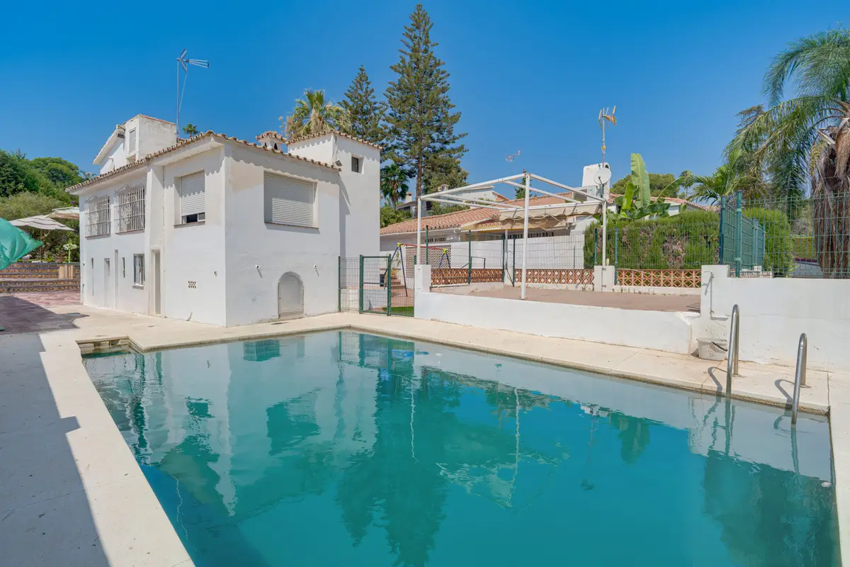 Detached Villa for sale in Nueva Andalucía — photo 1