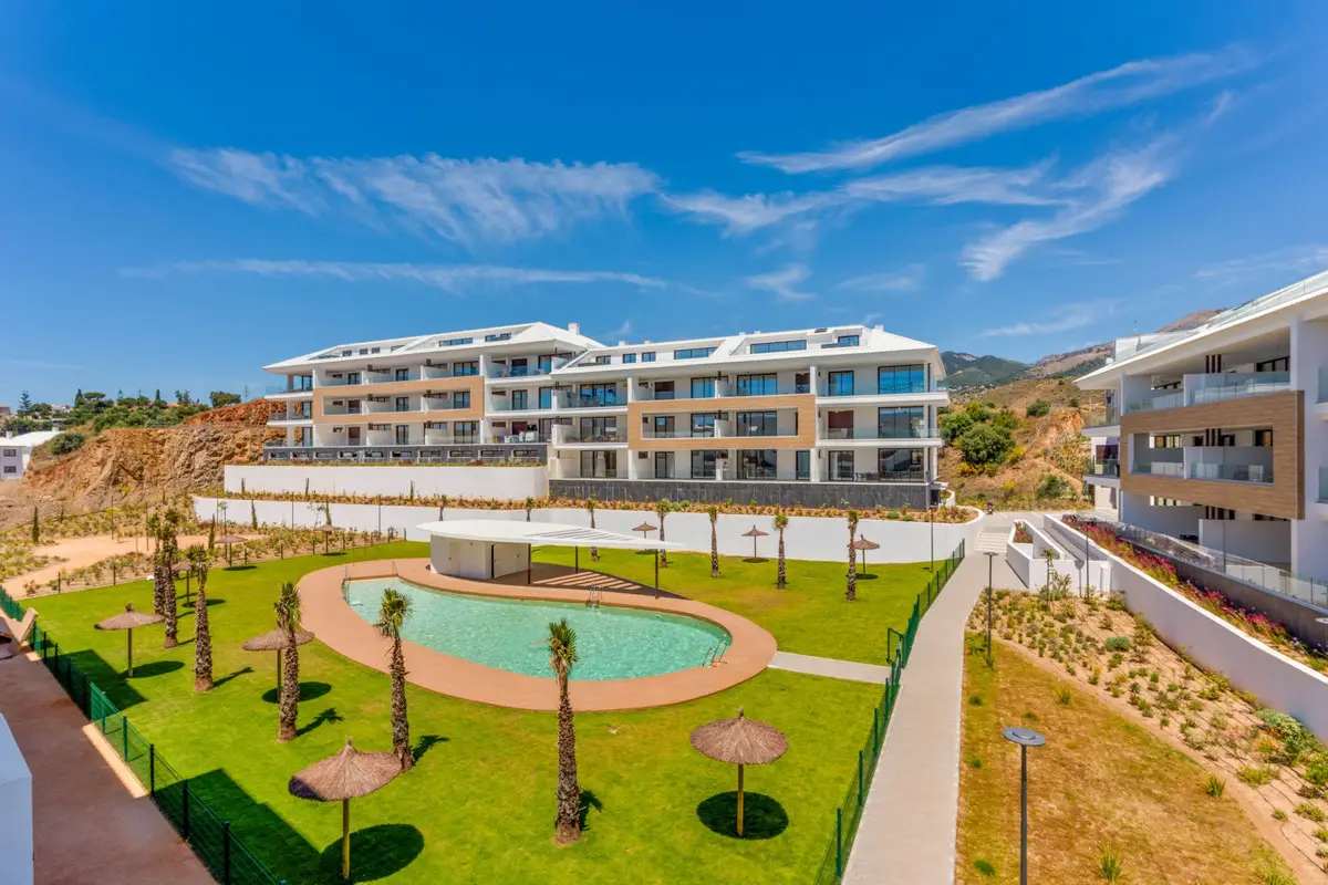 Middle Floor Apartment for sale in Fuengirola — photo 1