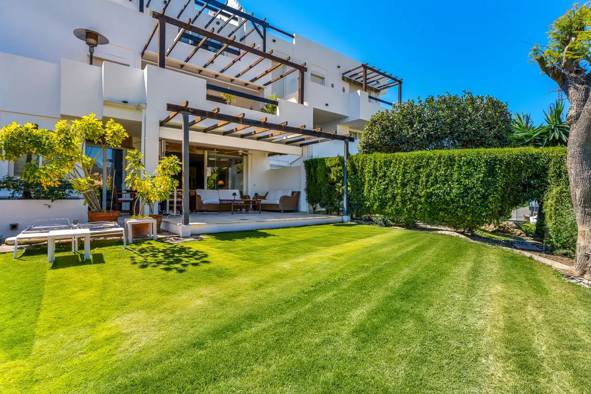 Ground Floor Apartment for sale in Estepona — photo 1