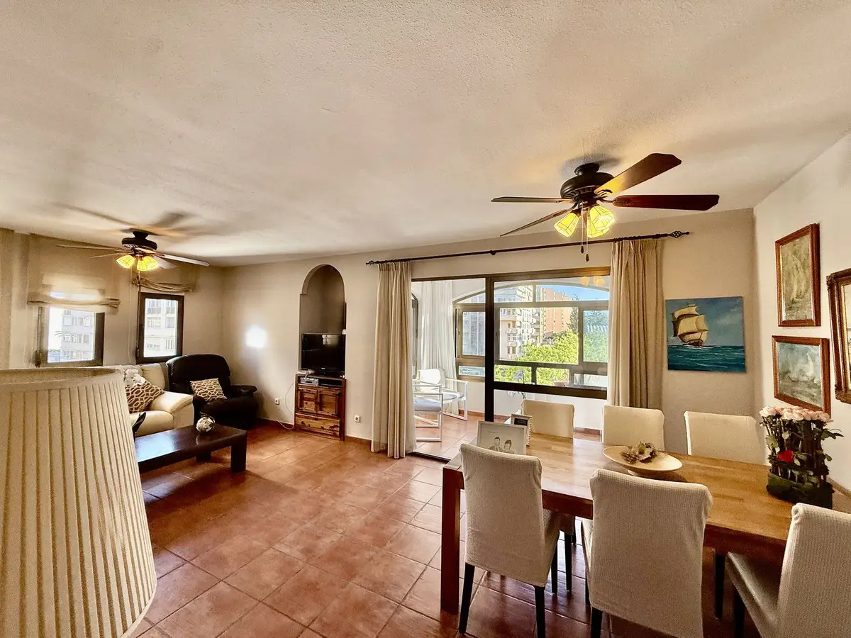 Middle Floor Apartment for sale in Recinto Ferial — photo 1