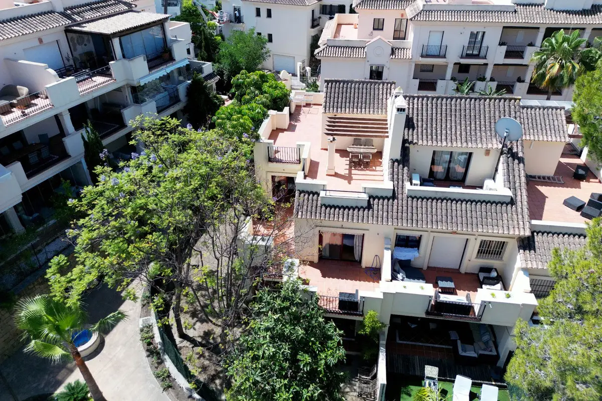 Townhouse for sale in Nueva Andalucía — photo 1