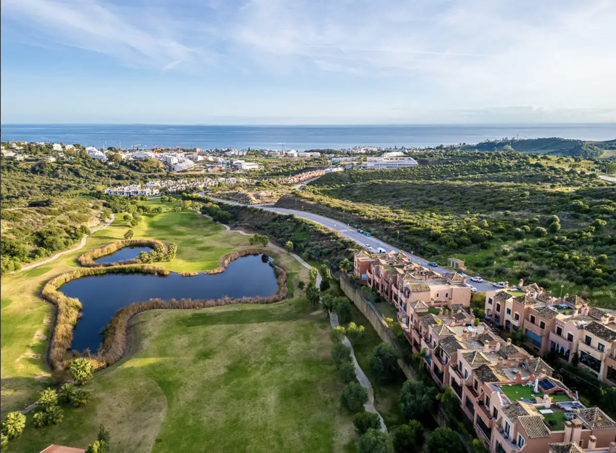 Semi-Detached House for sale in Estepona — photo 1