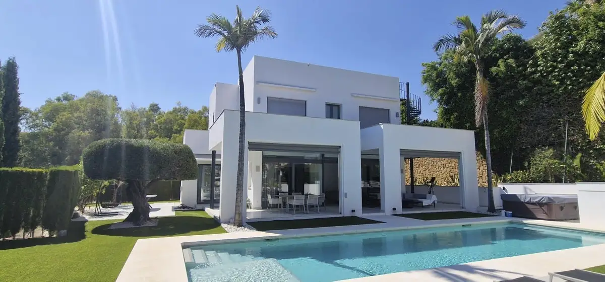 Detached Villa for sale in Nueva Andalucía — photo 1