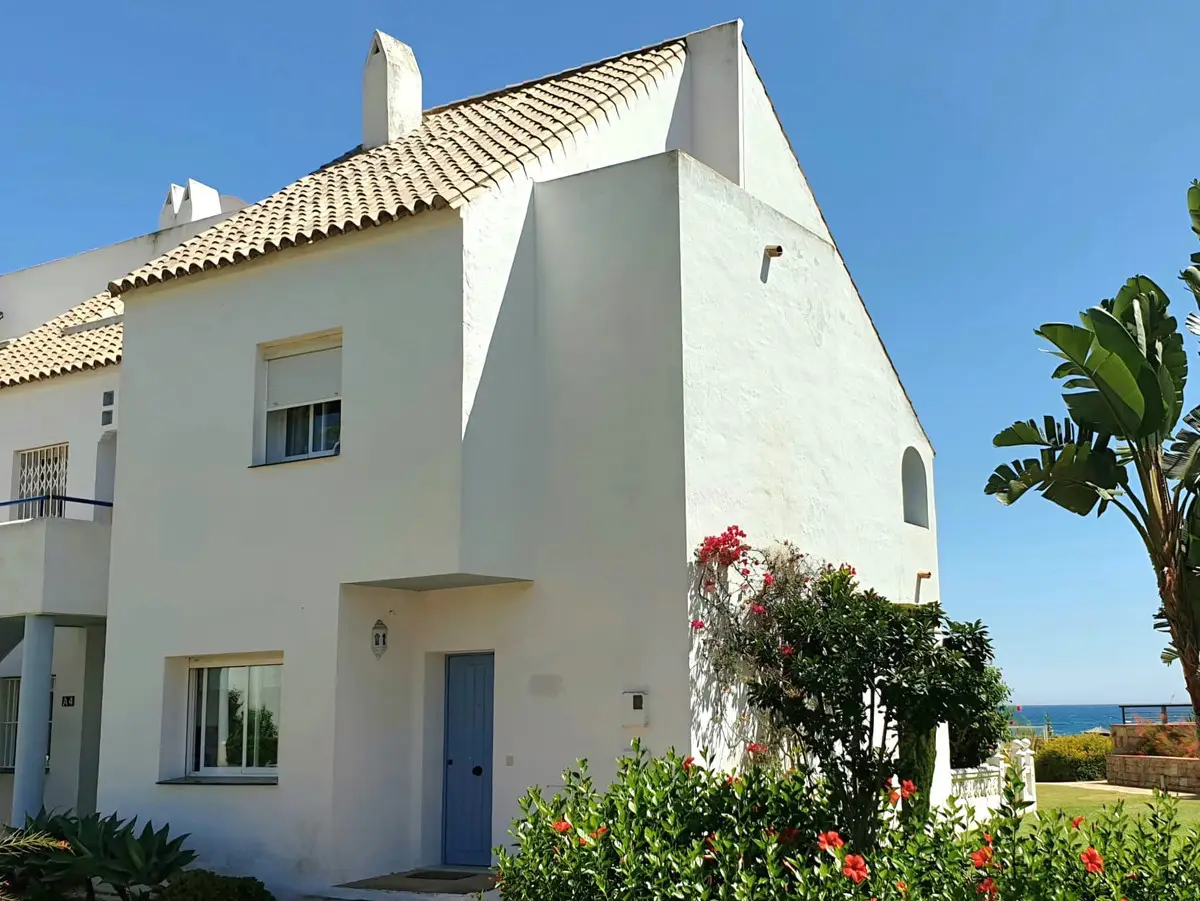 Semi-Detached House for sale in Casares — photo 1