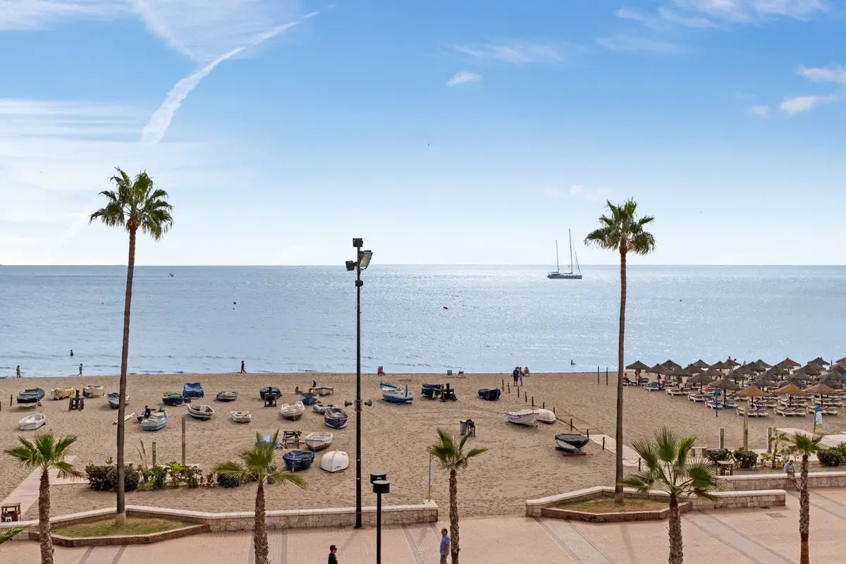 Middle Floor Apartment for sale in Fuengirola — photo 1
