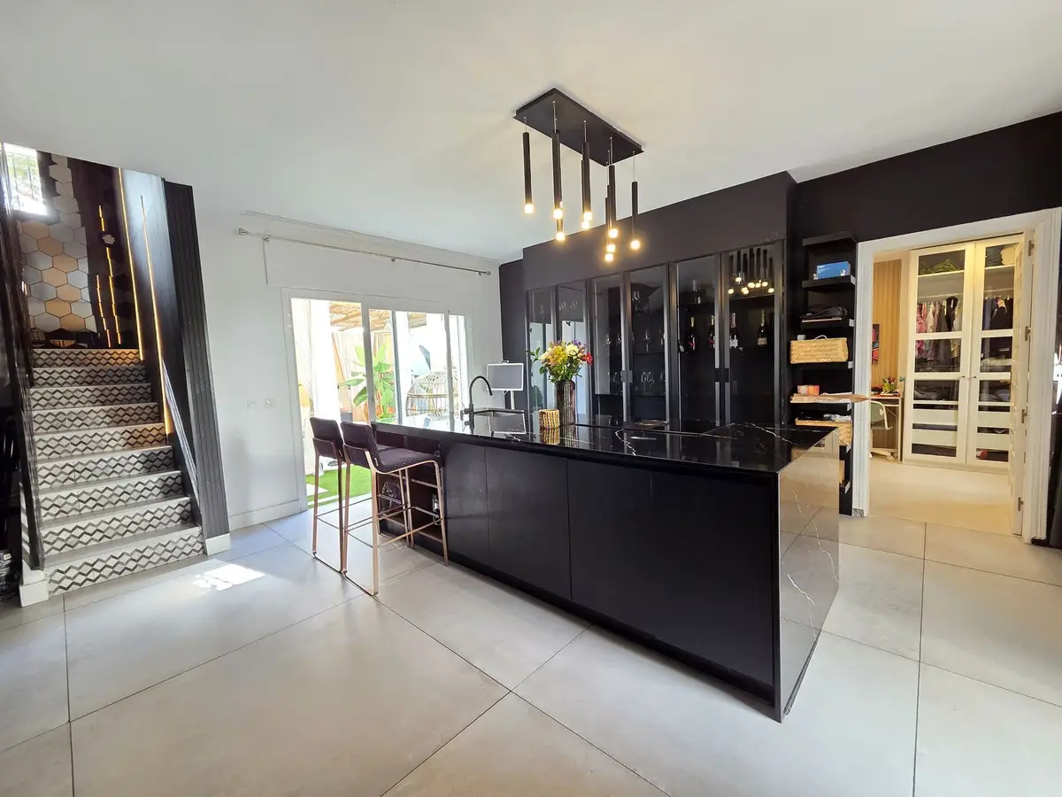 Townhouse for sale in Nueva Andalucía — photo 1