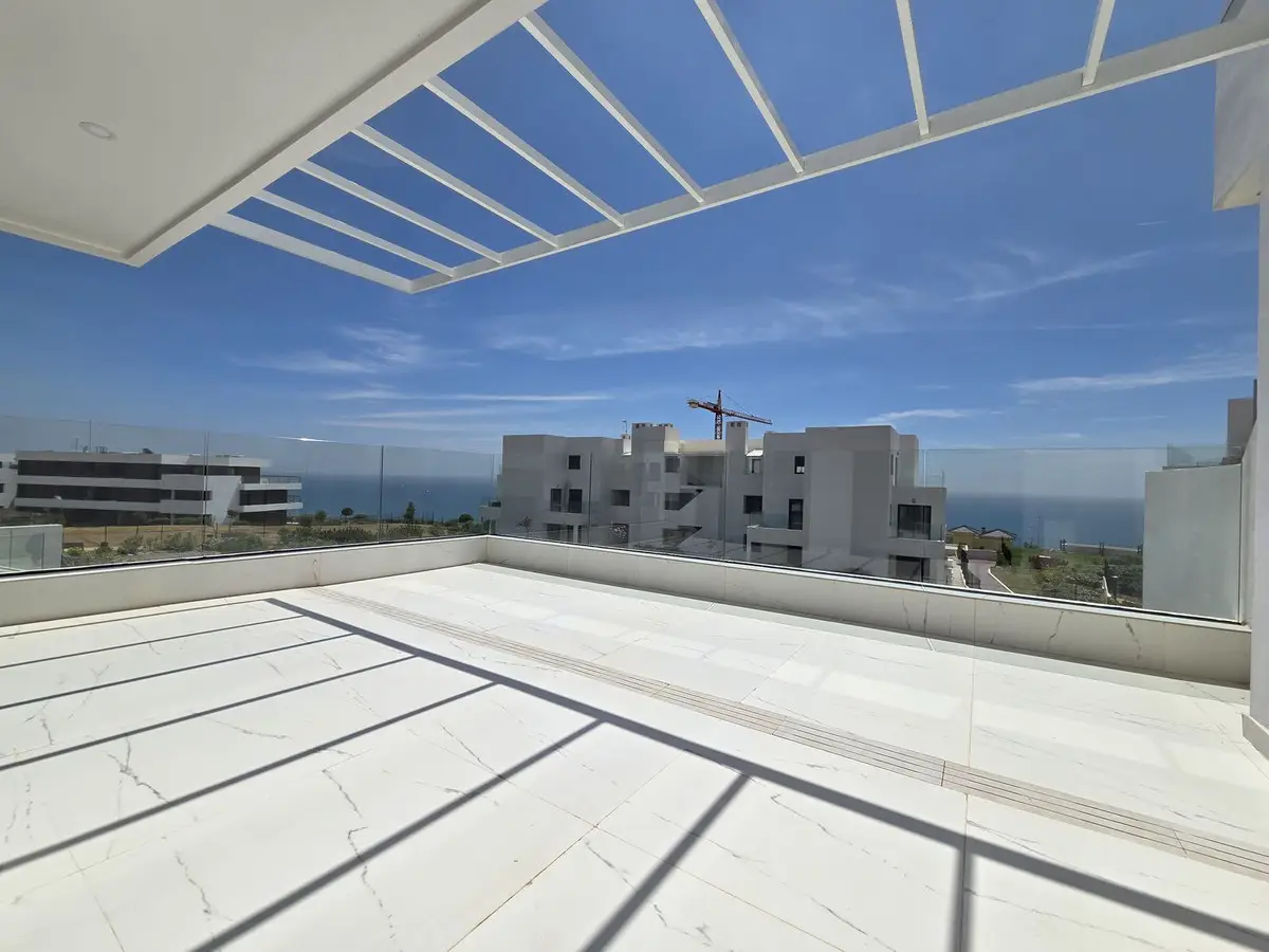 Middle Floor Apartment for sale in Estepona — photo 1
