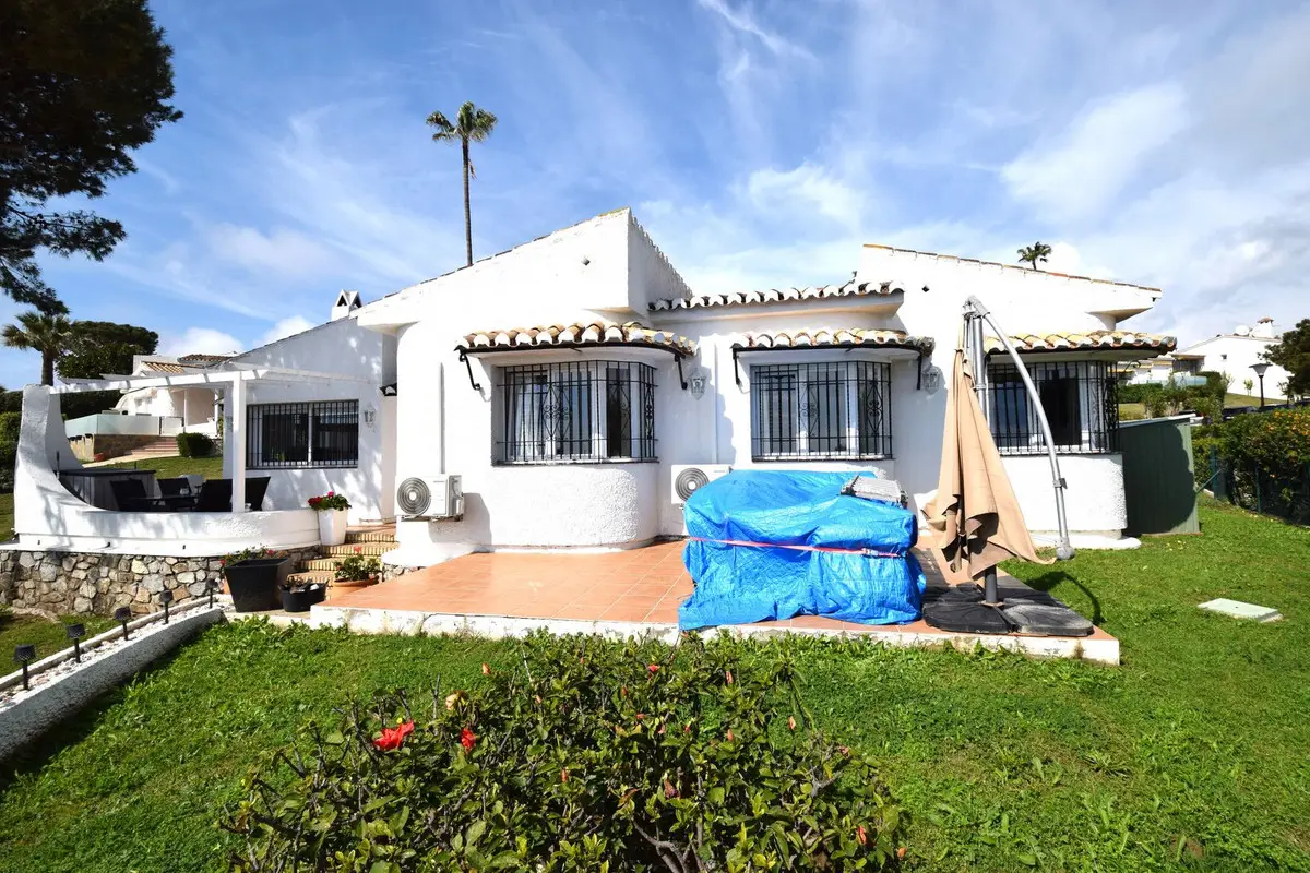 Detached Villa for sale in La Cala de Mijas — photo 1