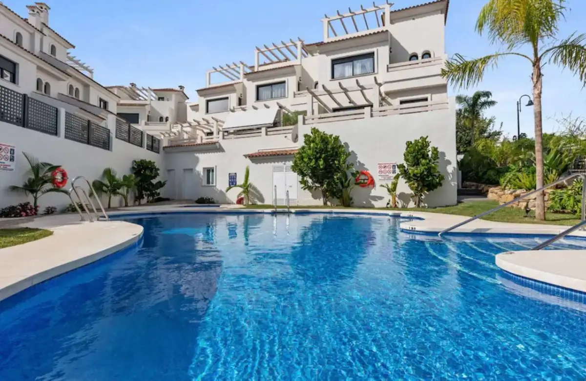 Townhouse for sale in El Paraiso — photo 1
