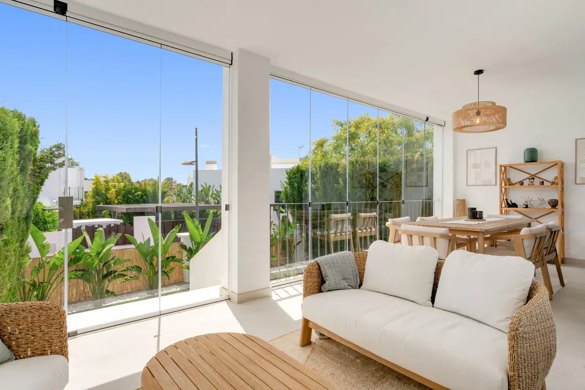Townhouse for sale in Estepona — photo 1
