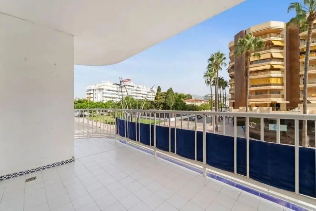 Middle Floor Apartment for sale in Fuengirola — photo 1