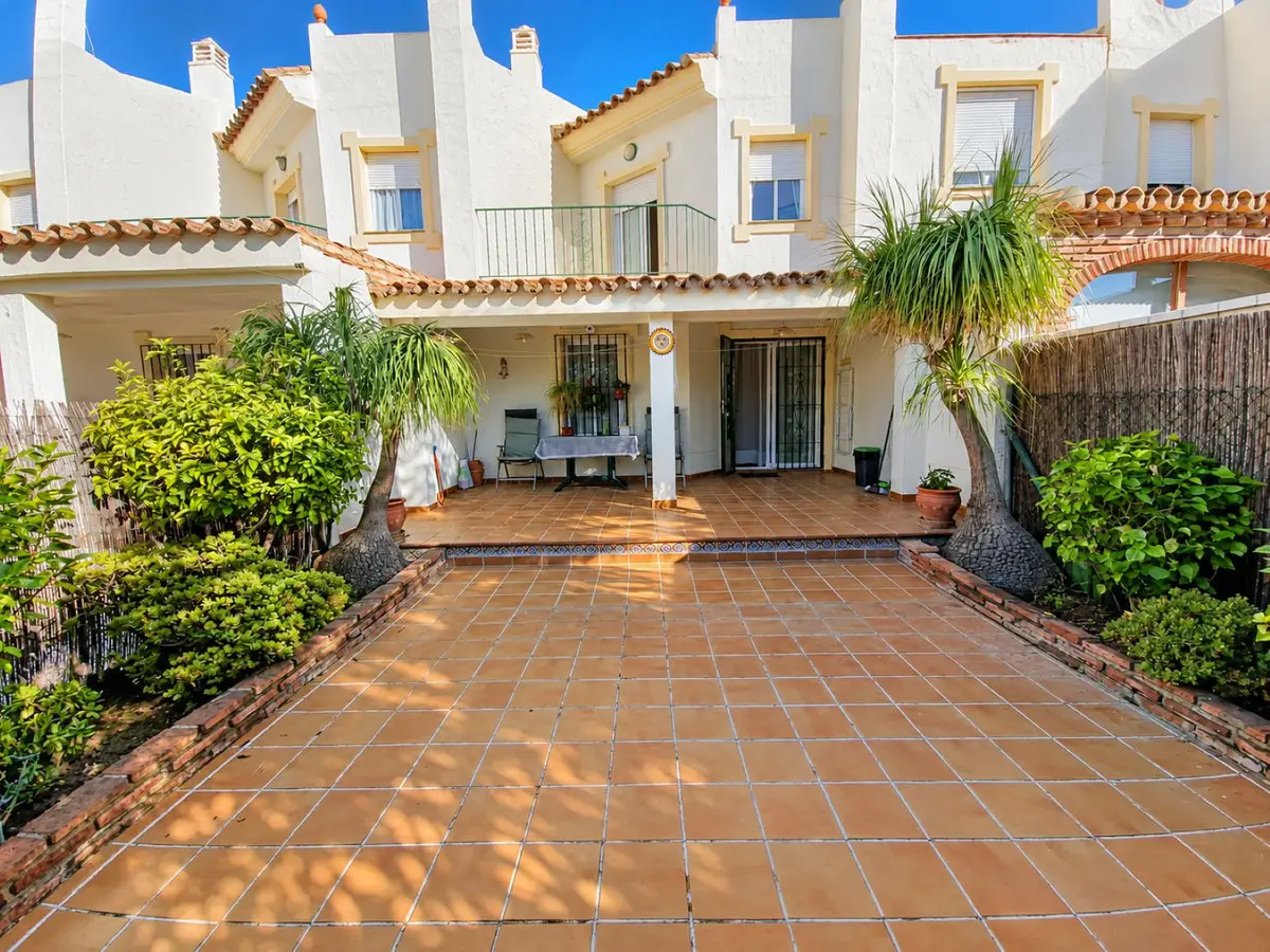 Townhouse for sale in Sierrezuela — photo 1