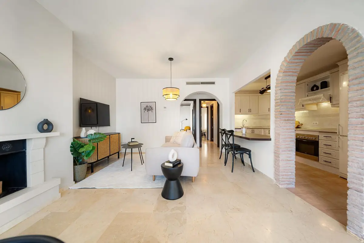 Middle Floor Apartment for sale in Nueva Andalucía — photo 1