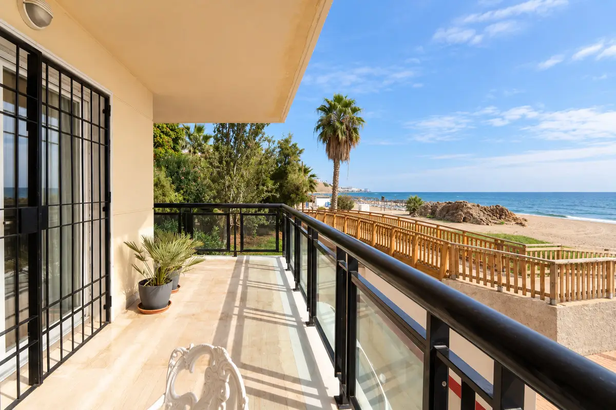 Middle Floor Apartment for sale in Fuengirola — photo 1