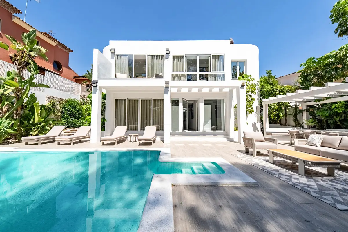 Detached Villa for sale in Nueva Andalucía — photo 1