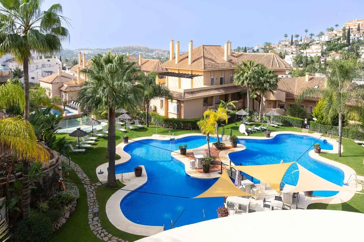 Middle Floor Apartment for sale in Nueva Andalucía — photo 1