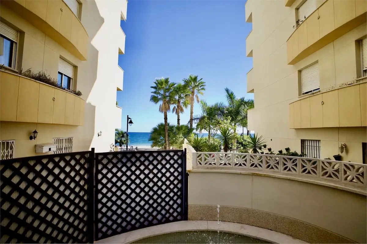 Ground Floor Apartment for sale in Estepona — photo 1