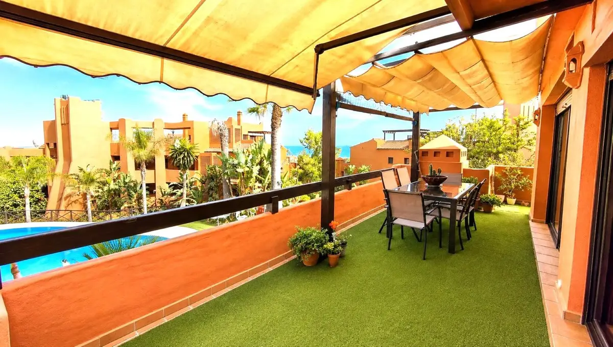 Middle Floor Apartment for sale in Estepona — photo 1