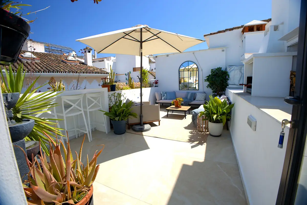 Top Floor Apartment for sale in Estepona — photo 1