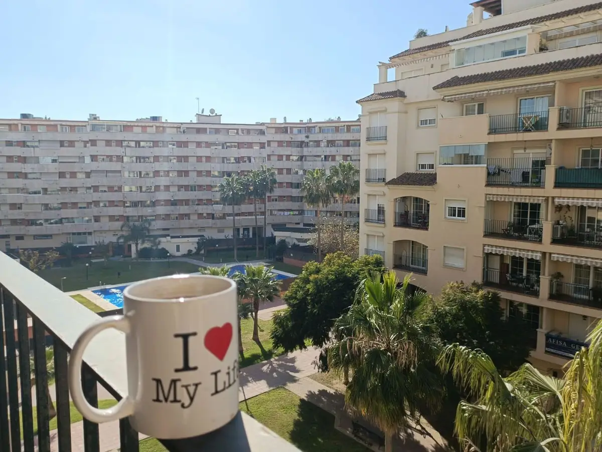 Middle Floor Apartment for sale in Estepona — photo 1
