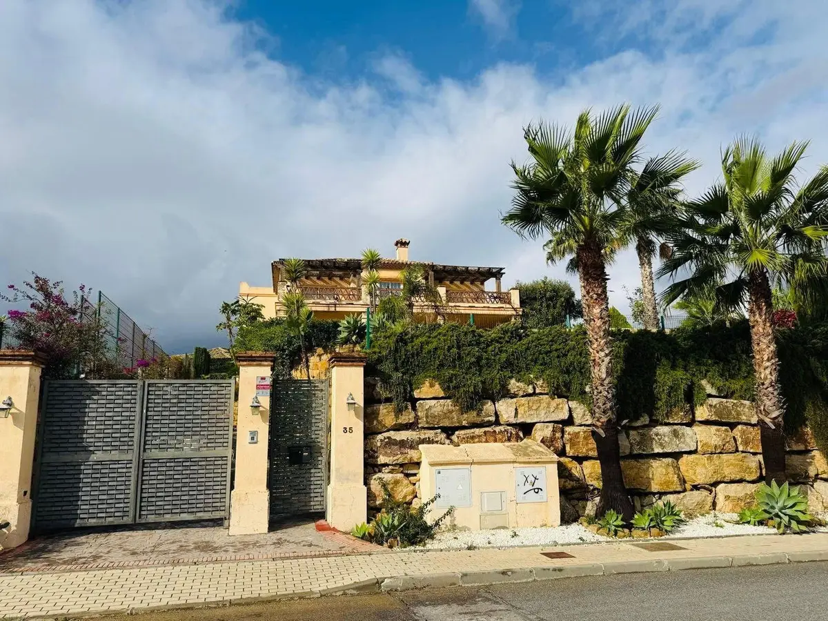 Detached Villa for sale in Casares — photo 1