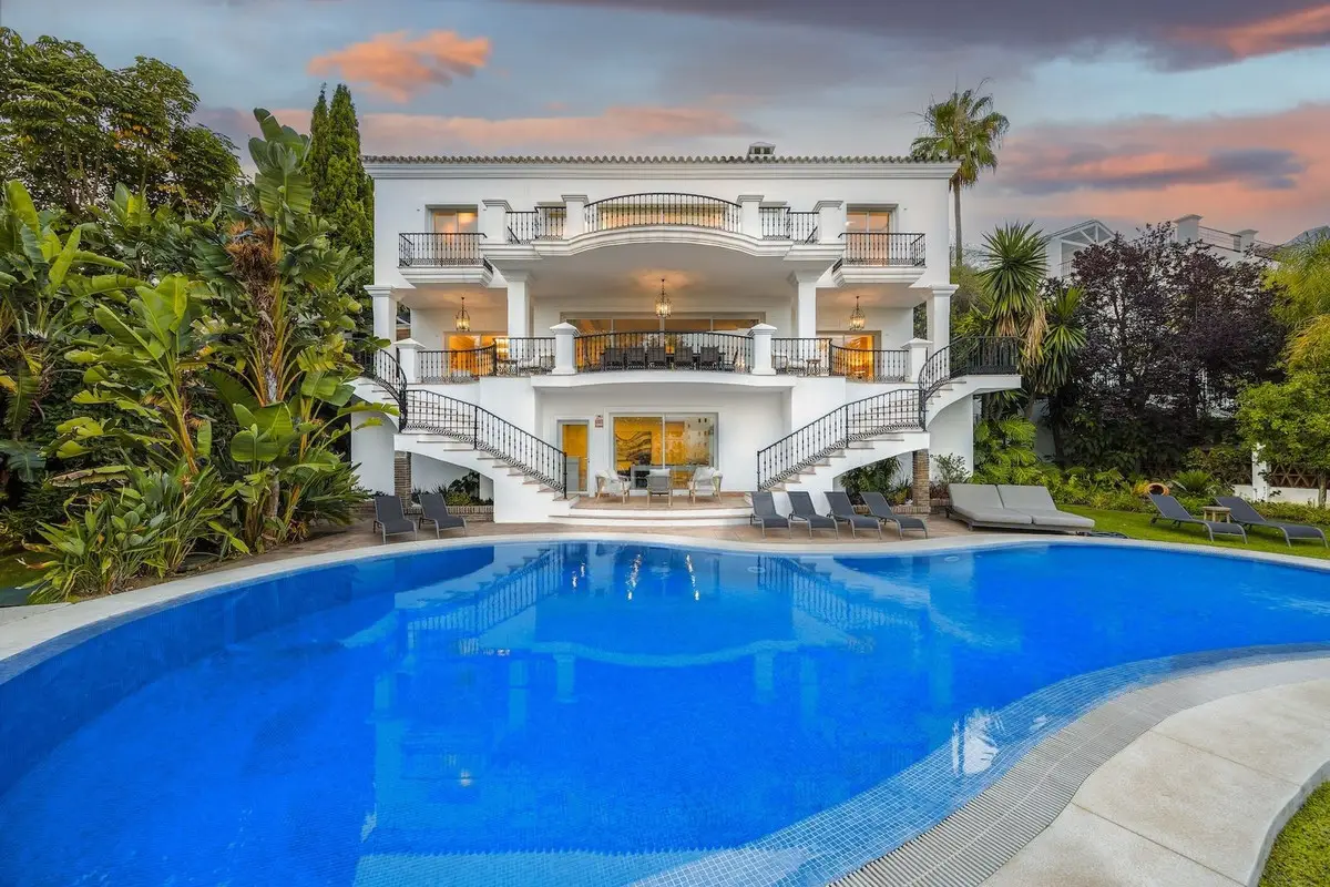 Detached Villa for sale in Benahavís — photo 1