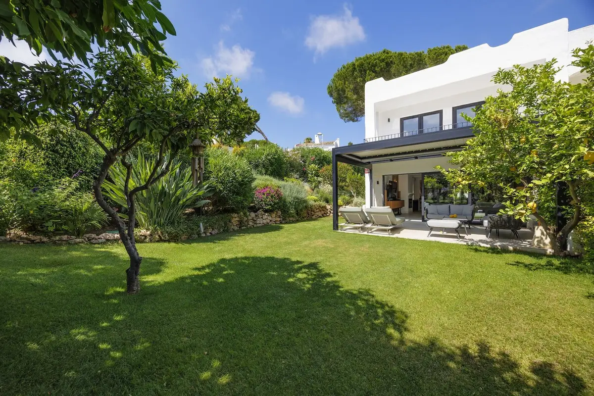 Semi-Detached House for sale in Nueva Andalucía — photo 1