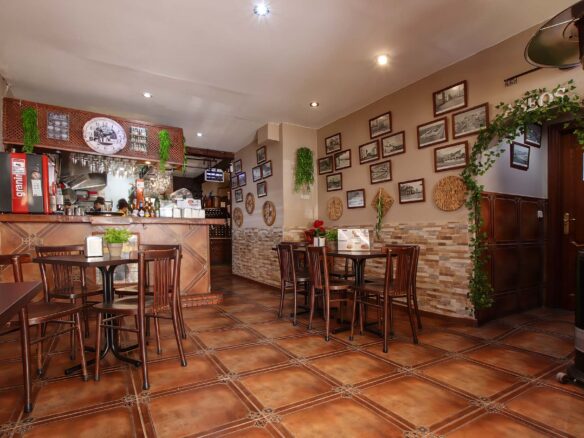 Bar for sale in Selwo Estepona