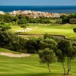 Aruna Golf course in Cabopino with houses and sea view in the background