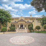 Entrance of Villa for sale in Sierra Blanca