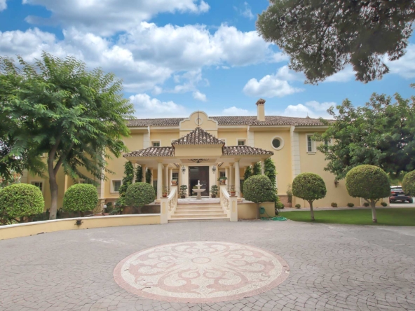 Entrance of Villa for sale in Sierra Blanca