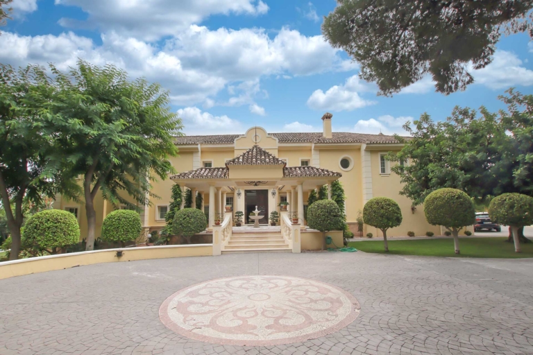 Entrance of Villa for sale in Sierra Blanca