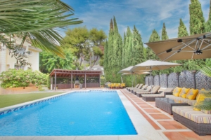 Swimming pool of Villa for sale in Sierra Blanca