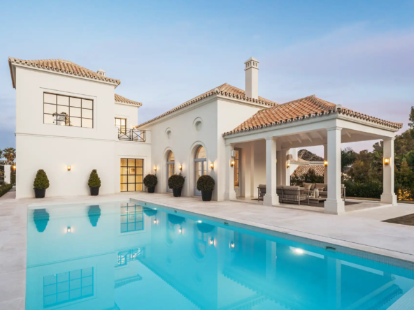 Exterior view of Villa Valora with private pool and covered terrace in Marbella