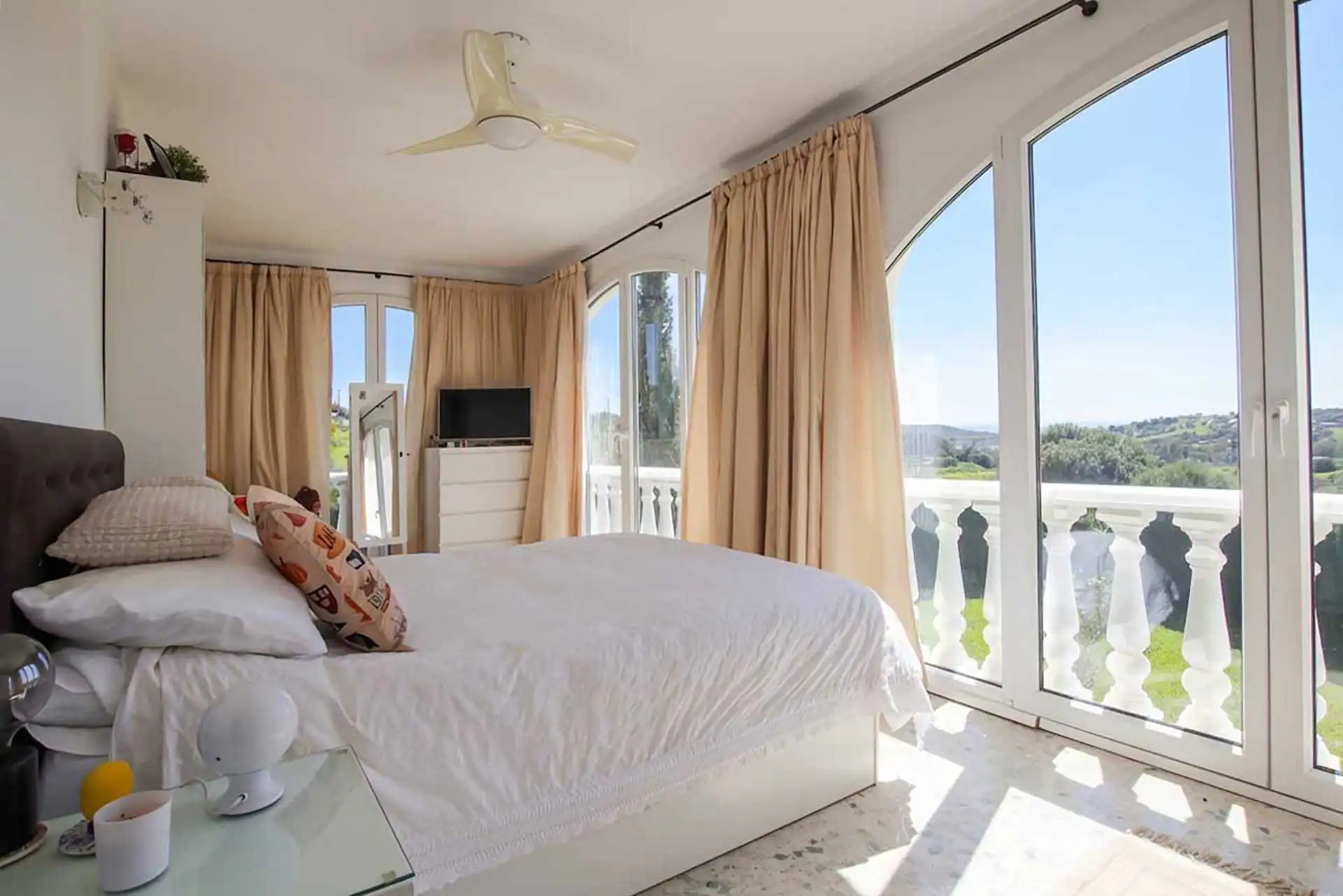 Interior details of the luxury villa for sale in Altos de Estepona