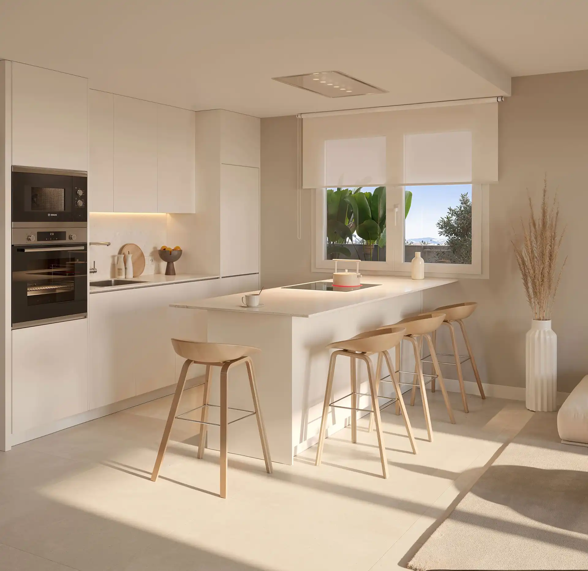Moderne weiße Küche mit Kochinsel in einer neuen Wohnung in Fuengirola