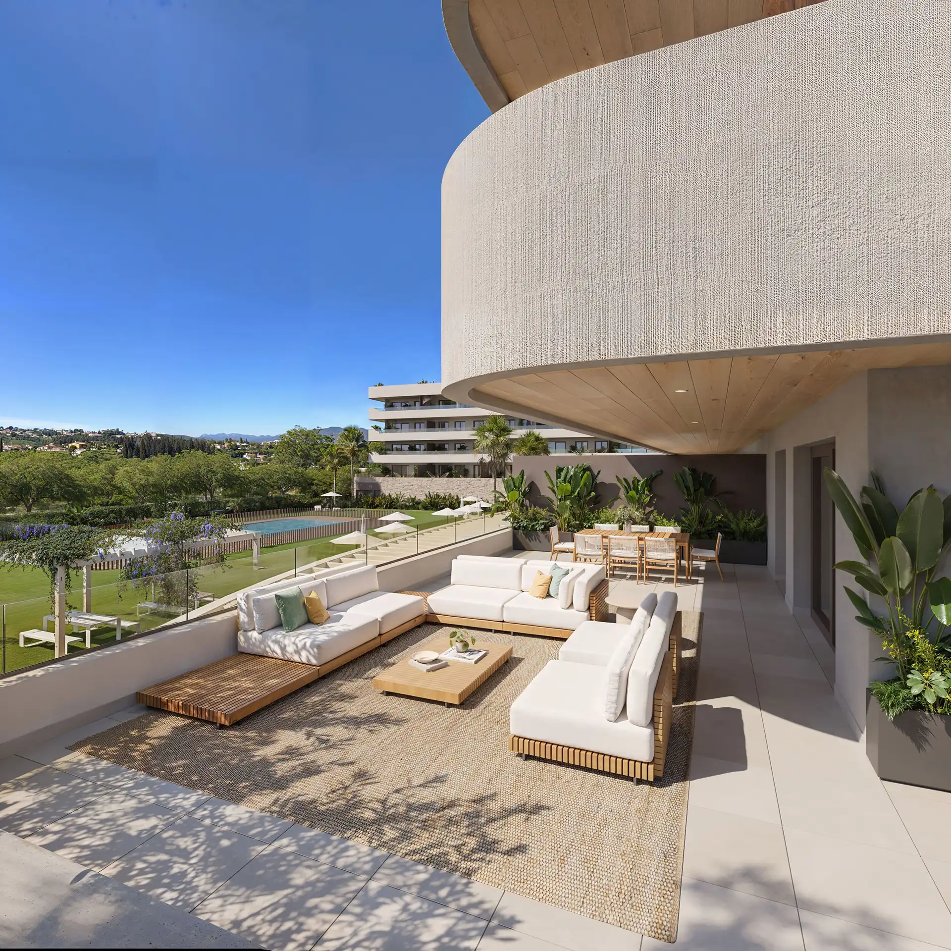 Terrasse mit Garten- und Poolblick in Fuengirola
