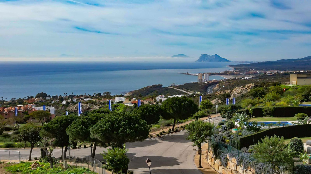 Residential Plot Nr. 6 for sale in Bahía de las Rocas, Sotogrande with panoramic sea views