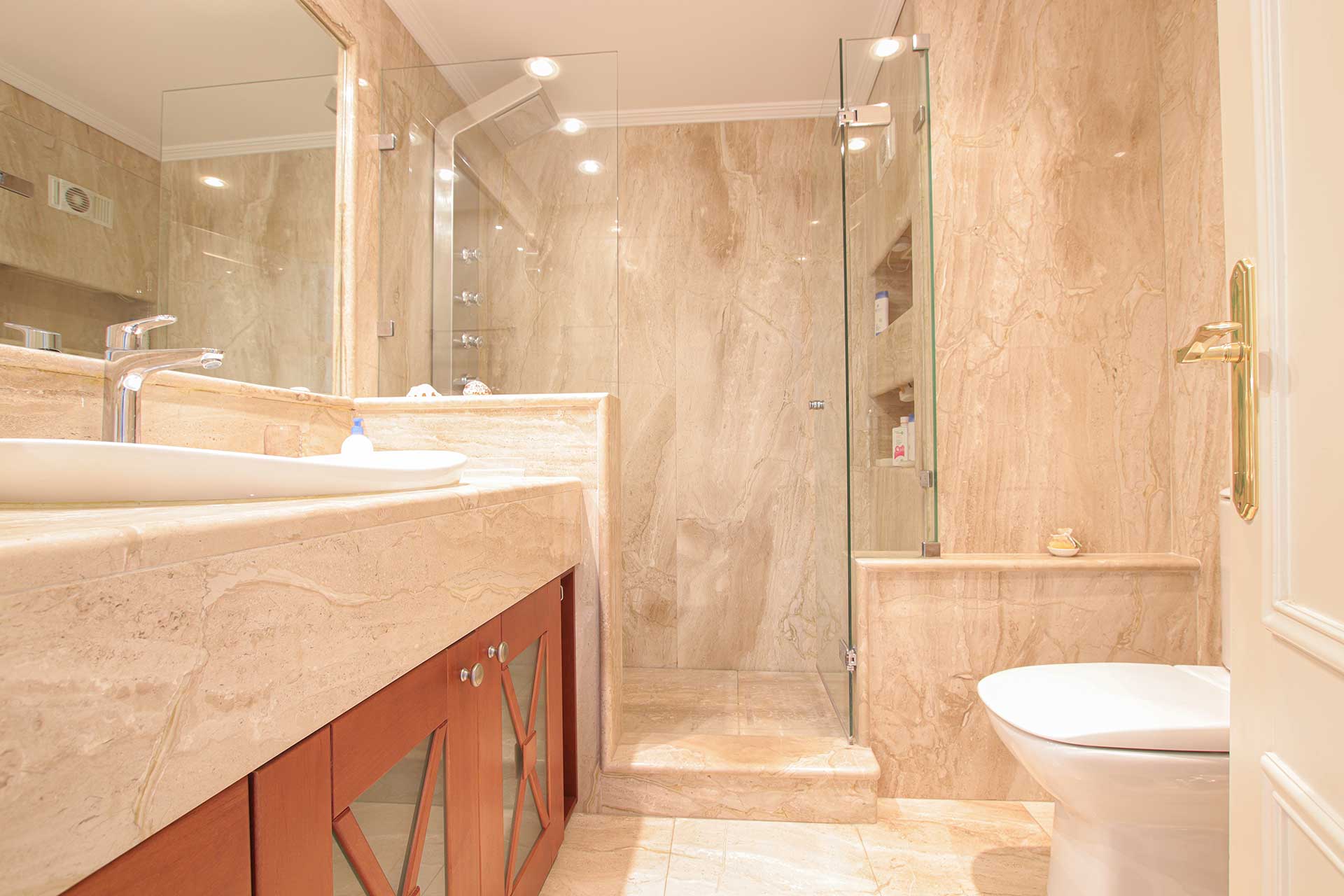 Travertine marble bathroom with walk-in shower, Cerro Blanco Nueva Andalucia