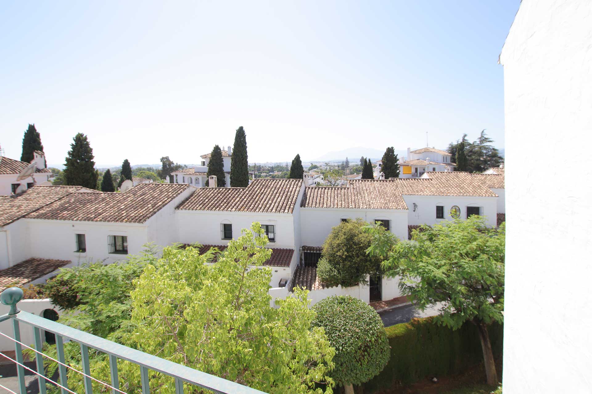 Kitchen with induction hob, oven and separate utility area, Cerro Blanco Nueva Andalucia