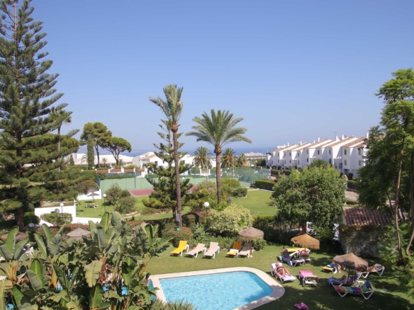 Sea and pool views from apartment for sale in Cerro Blanco, Nueva Andalucia