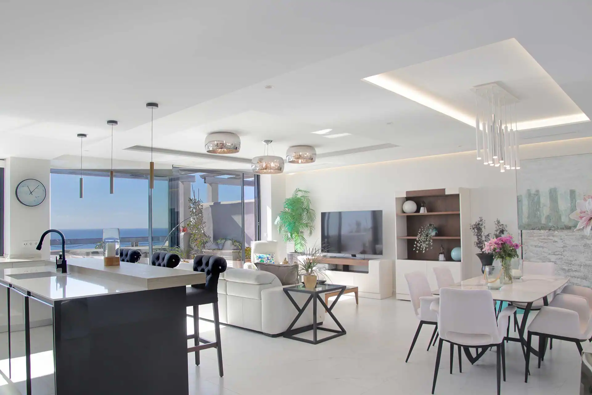 Contemporary open-plan kitchen and living area, renovated penthouse in Lotus Doña Julia